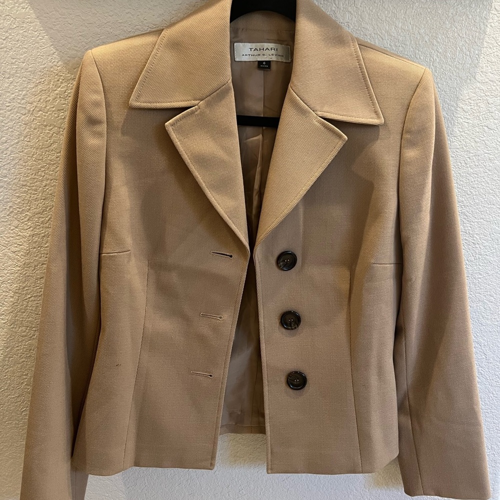 Tahari ASL Women's Tailored Beige Blazer with Three-Button Front - Picture 2 of 16